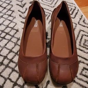 Duluth Trading Co flats